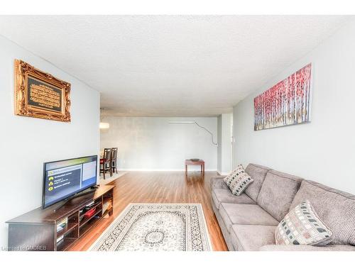 204-15 Kensington Road, Brampton, ON - Indoor Photo Showing Living Room