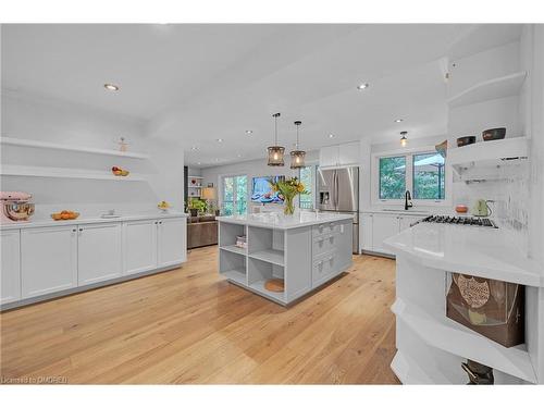 179 Shanley Terrace, Oakville, ON - Indoor Photo Showing Kitchen With Upgraded Kitchen