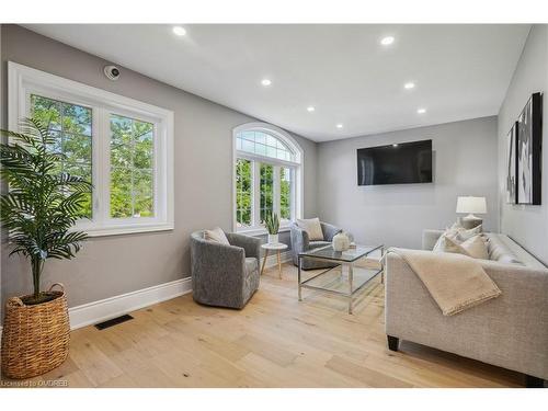 796 Highway 6 S, Haldimand County, ON - Indoor Photo Showing Living Room