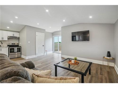 796 Highway 6 S, Haldimand County, ON - Indoor Photo Showing Living Room