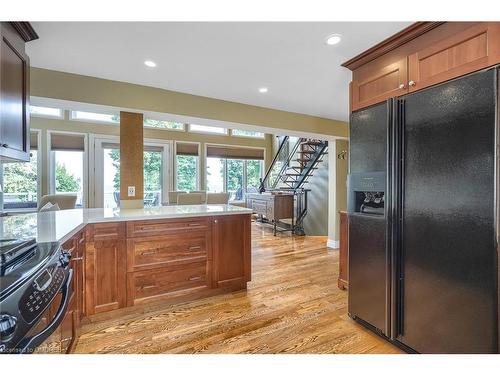 4-75 Maple Avenue South Avenue S, Mississauga, ON - Indoor Photo Showing Kitchen