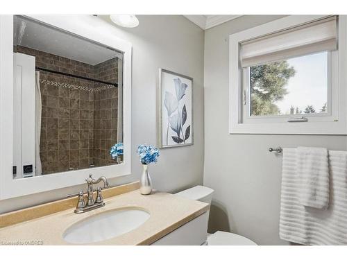 1493 Queensbury Crescent, Oakville, ON - Indoor Photo Showing Bathroom