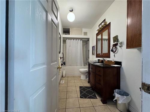 1650 6Th Con Rd W Road, Branchton, ON - Indoor Photo Showing Bathroom