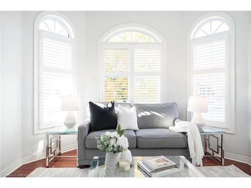 687 Irving Terrace, Milton, ON - Indoor Photo Showing Living Room