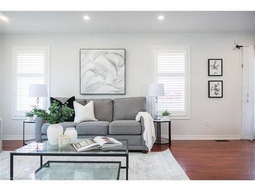 687 Irving Terrace, Milton, ON - Indoor Photo Showing Living Room