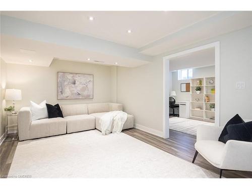 687 Irving Terrace, Milton, ON - Indoor Photo Showing Living Room