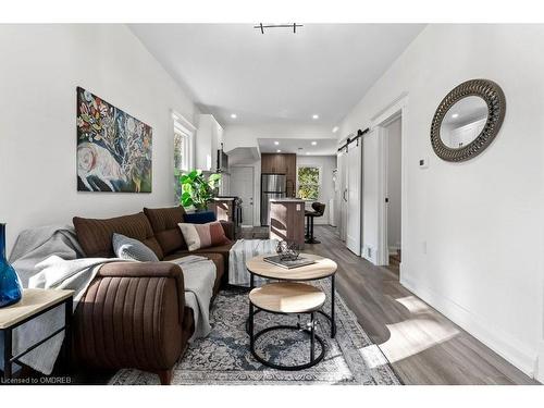 217 York Street, St. Catharines, ON - Indoor Photo Showing Living Room