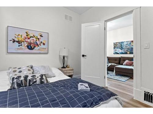 217 York Street, St. Catharines, ON - Indoor Photo Showing Bedroom