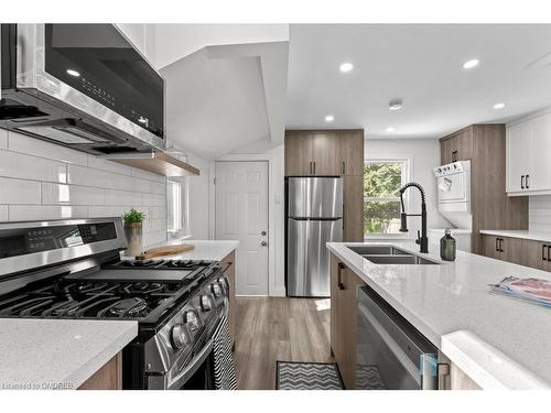 217 York Street, St. Catharines, ON - Indoor Photo Showing Kitchen With Double Sink With Upgraded Kitchen