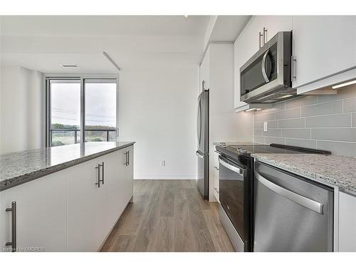 410-345 Wheat Boom Drive, Oakville, ON - Indoor Photo Showing Kitchen With Upgraded Kitchen