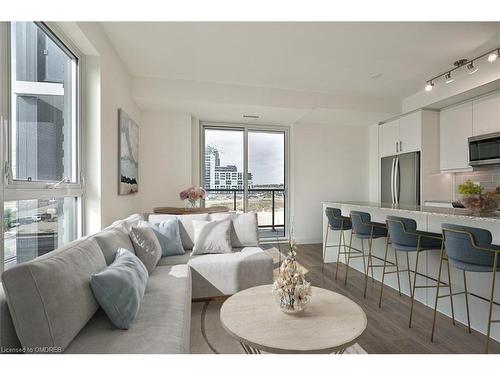 410-345 Wheat Boom Drive, Oakville, ON - Indoor Photo Showing Living Room