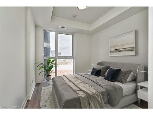 410-345 Wheat Boom Drive, Oakville, ON - Indoor Photo Showing Bedroom