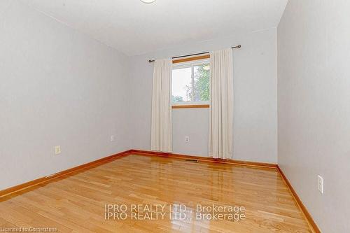 211 Leaside Drive, Welland, ON - Indoor Photo Showing Other Room