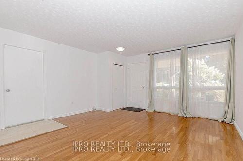 211 Leaside Drive, Welland, ON - Indoor Photo Showing Other Room