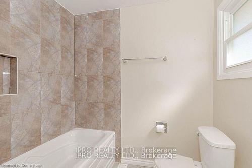 211 Leaside Drive, Welland, ON - Indoor Photo Showing Bathroom