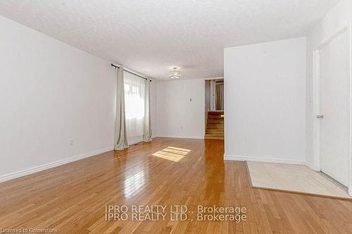 211 Leaside Drive, Welland, ON - Indoor Photo Showing Other Room