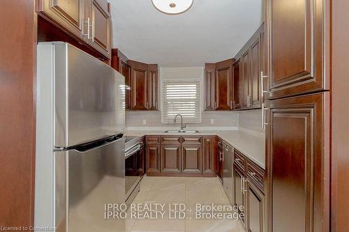 211 Leaside Drive, Welland, ON - Indoor Photo Showing Kitchen With Double Sink