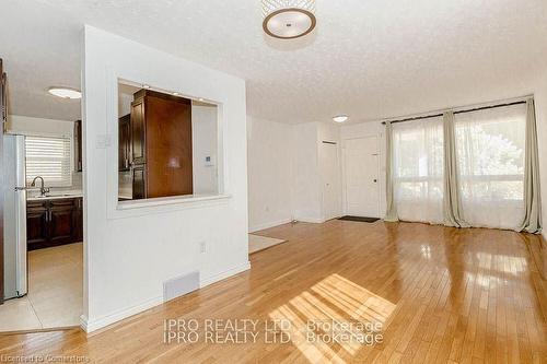 211 Leaside Drive, Welland, ON - Indoor Photo Showing Other Room