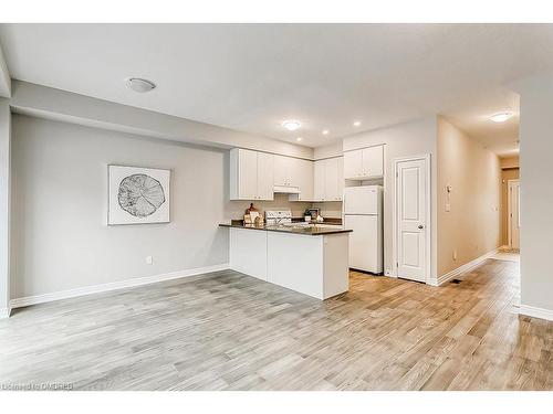 24 Foothills Lane, Stoney Creek, ON - Indoor Photo Showing Kitchen