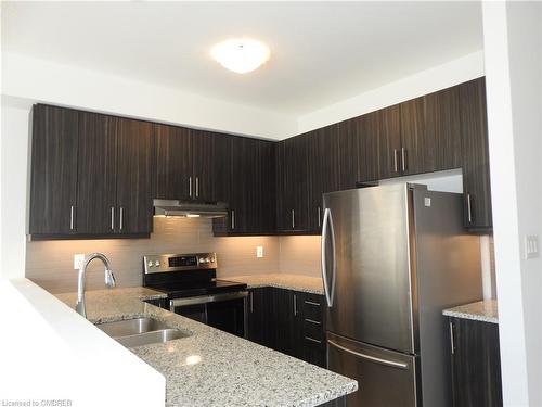 23 Admiral Road, Welland, ON - Indoor Photo Showing Kitchen With Double Sink With Upgraded Kitchen