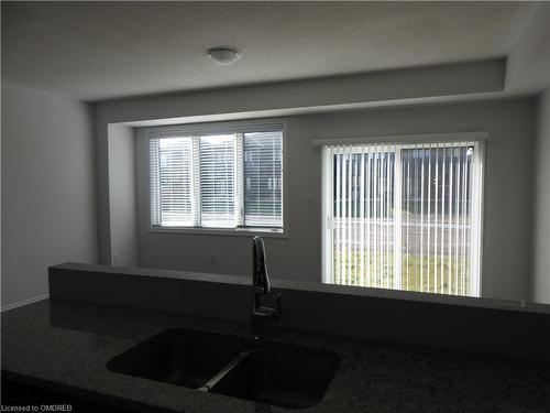 23 Admiral Road, Welland, ON - Indoor Photo Showing Kitchen With Double Sink