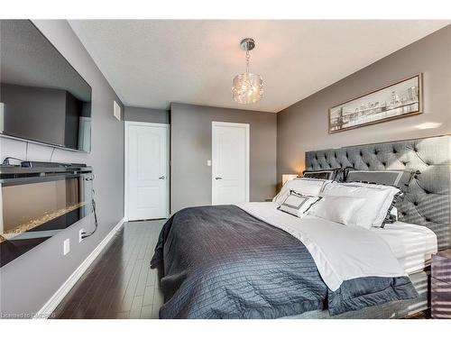 2421 Greenwich Drive, Oakville, ON - Indoor Photo Showing Bedroom