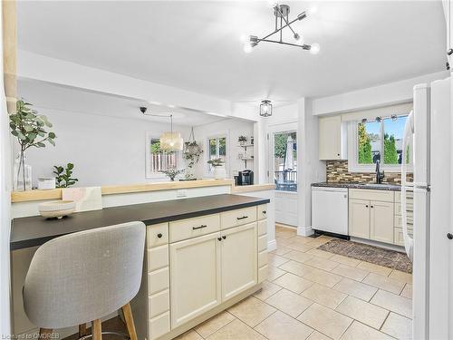 6 Tanglewood Terrace, Brantford, ON - Indoor Photo Showing Kitchen