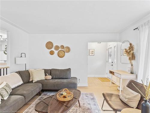 6 Tanglewood Terrace, Brantford, ON - Indoor Photo Showing Living Room