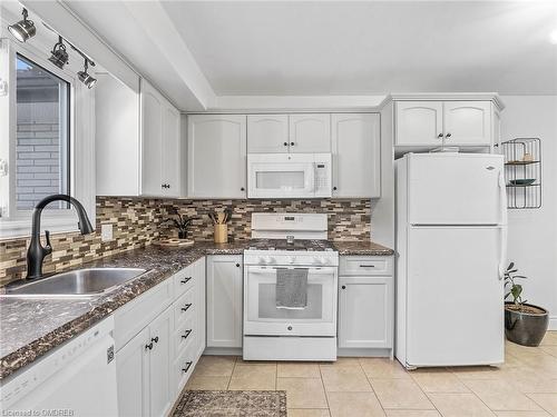 6 Tanglewood Terrace, Brantford, ON - Indoor Photo Showing Kitchen