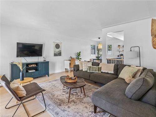 6 Tanglewood Terrace, Brantford, ON - Indoor Photo Showing Living Room