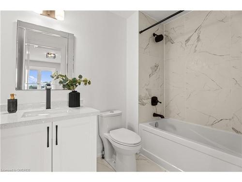 46 Charles Tilley Crescent, Clarington, ON - Indoor Photo Showing Bathroom