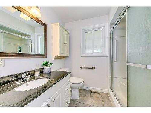 743 Mullin Way, Burlington, ON - Indoor Photo Showing Bathroom