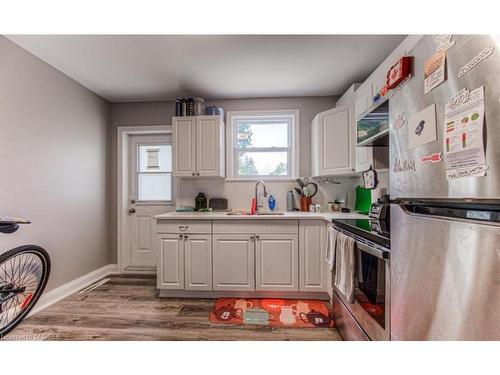 1-318 Dolph Street S, Cambridge, ON - Indoor Photo Showing Kitchen