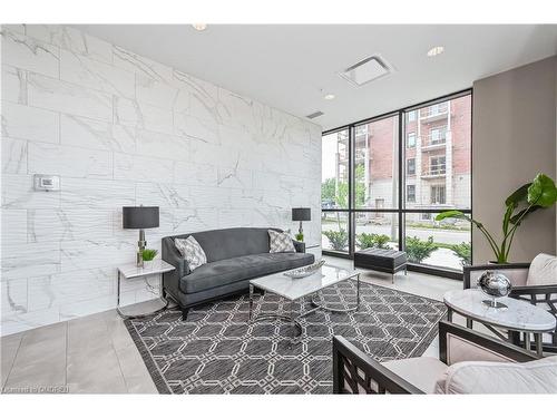 103-175 Commonwealth Street Street, Kitchener, ON - Indoor Photo Showing Living Room