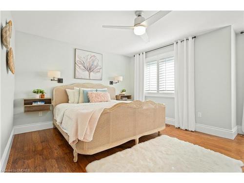 659 Deervalley Road, Ancaster, ON - Indoor Photo Showing Bedroom