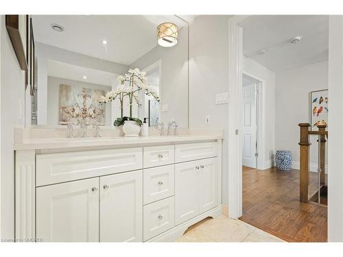 659 Deervalley Road, Ancaster, ON - Indoor Photo Showing Bathroom