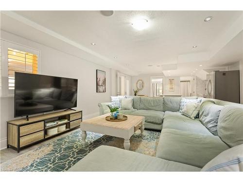 659 Deervalley Road, Ancaster, ON - Indoor Photo Showing Living Room