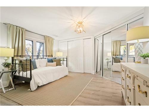 659 Deervalley Road, Ancaster, ON - Indoor Photo Showing Bedroom