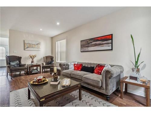 36 Chicory Crescent, St. Catharines, ON - Indoor Photo Showing Living Room