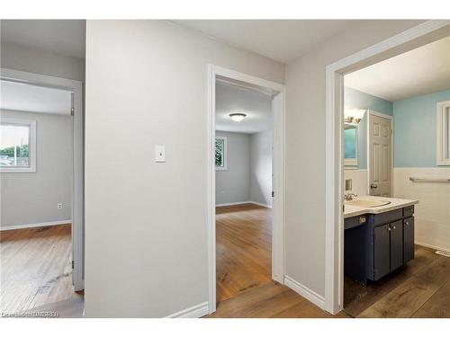 66 Victor Boulevard, Hamilton, ON - Indoor Photo Showing Bathroom