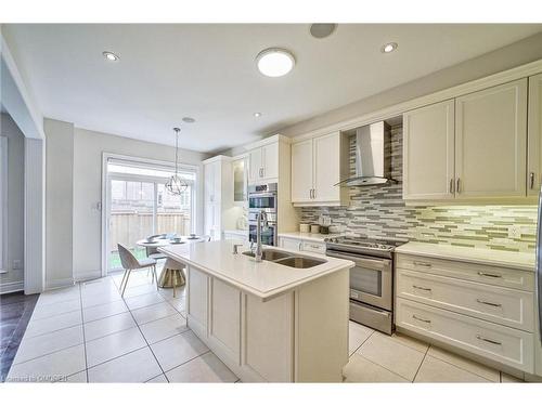 211 Sixteen Mile Drive, Oakville, ON - Indoor Photo Showing Kitchen With Double Sink With Upgraded Kitchen