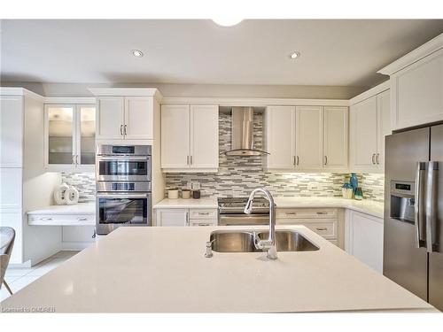 211 Sixteen Mile Drive, Oakville, ON - Indoor Photo Showing Kitchen With Double Sink With Upgraded Kitchen