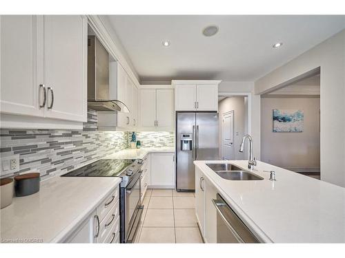 211 Sixteen Mile Drive, Oakville, ON - Indoor Photo Showing Kitchen With Double Sink With Upgraded Kitchen