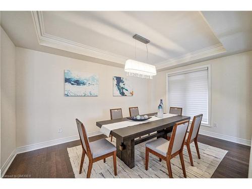 211 Sixteen Mile Drive, Oakville, ON - Indoor Photo Showing Dining Room