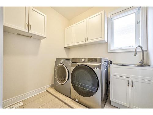 211 Sixteen Mile Drive, Oakville, ON - Indoor Photo Showing Laundry Room