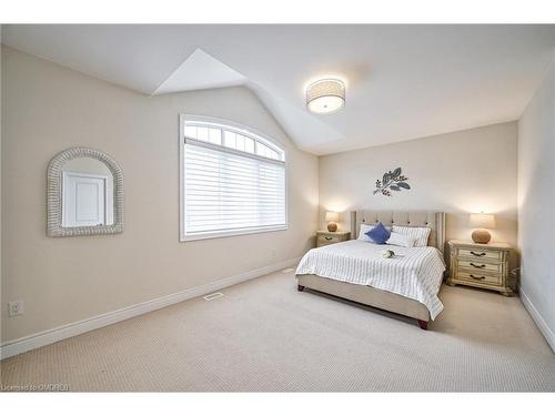 211 Sixteen Mile Drive, Oakville, ON - Indoor Photo Showing Bedroom