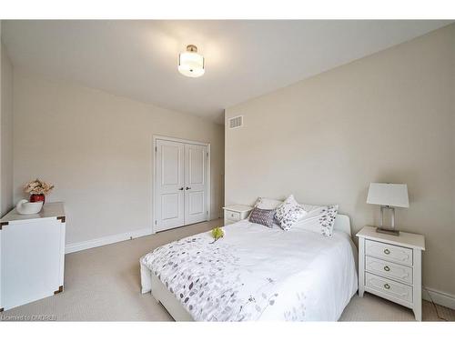 211 Sixteen Mile Drive, Oakville, ON - Indoor Photo Showing Bedroom