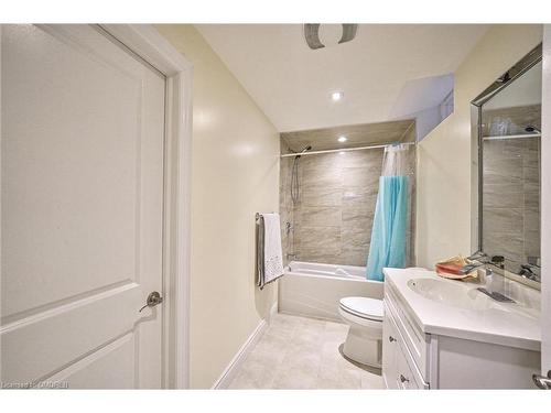 211 Sixteen Mile Drive, Oakville, ON - Indoor Photo Showing Bathroom