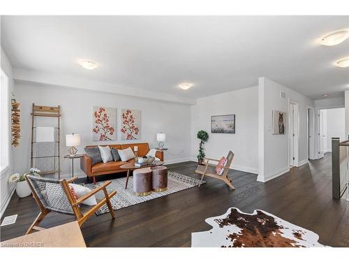 21-675 Victoria Road N, Guelph, ON - Indoor Photo Showing Living Room