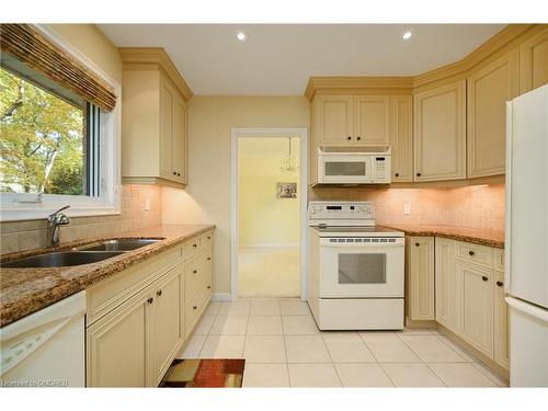 257 Wedgewood Drive, Oakville, ON - Indoor Photo Showing Kitchen With Double Sink